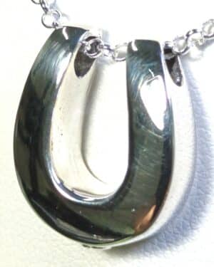 Colgante de plata para cenizas - Herradura 19x16 mm.