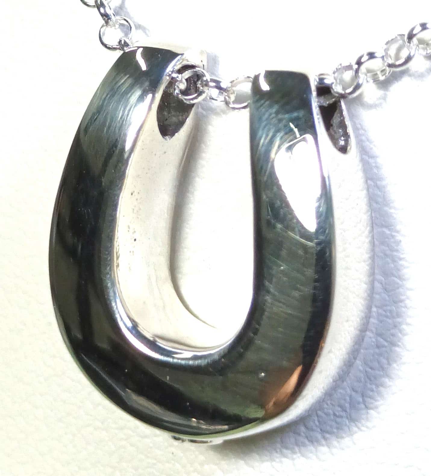 Colgante de plata para cenizas - Herradura 19x16 mm.