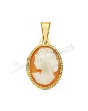 Relicario de oro 18K con perimetro grabado