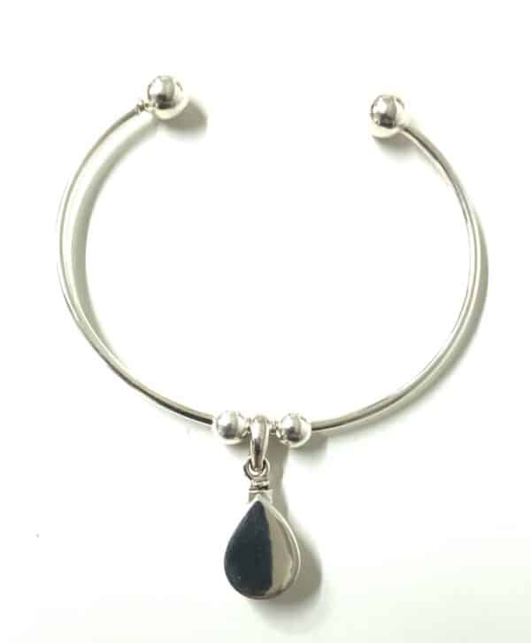 Pulsera de plata con lágrima