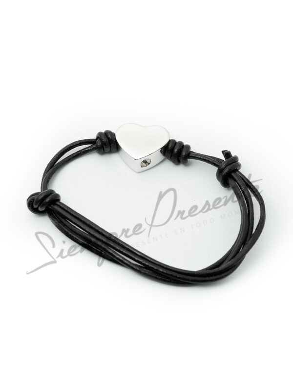 pulsera-para-cenizas-de-plata-y-cuero-corazon